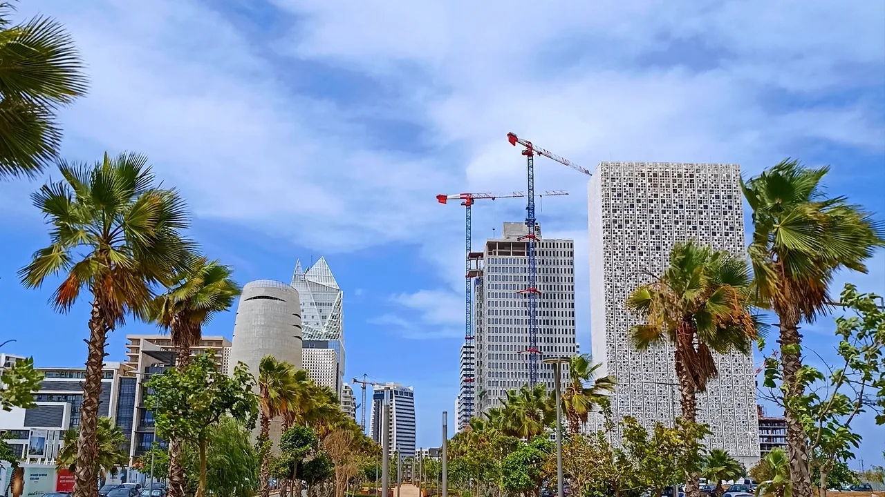 Tours de bureaux de Casablanca Finance City, dont la CFC Tower, dans le quartier de Casa Anfa à Casablanca